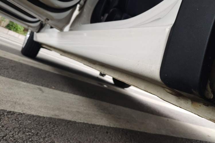 Used Baojun 310 2016 1.2L manual Comfort trim level Left Side Sill