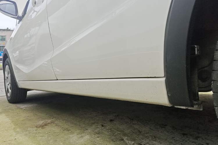 Used Baojun 310 2016 1.2L manual Comfort trim level Left Side Sill