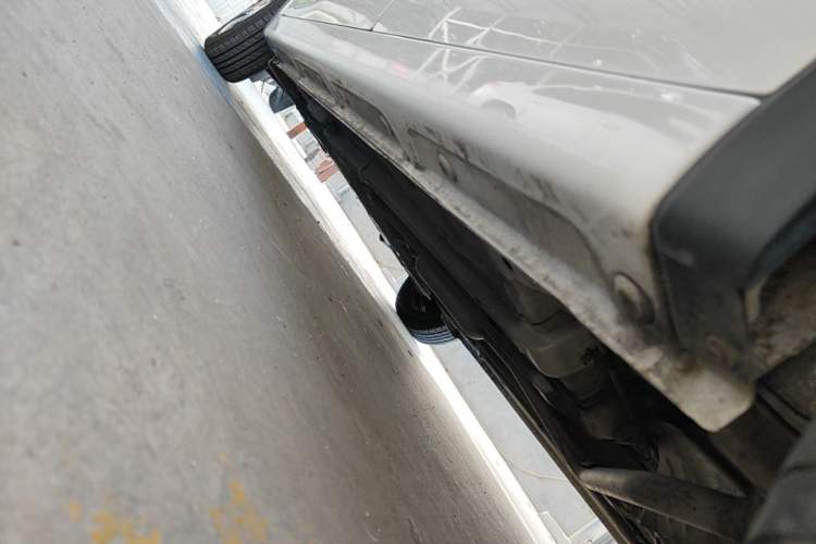 Used Baojun 310 2016 1.2L manual Comfort trim level Left Side Sill