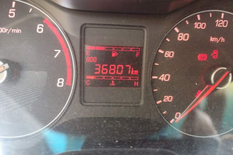 Used Baojun 310 2016 1.2L manual Comfort trim level Odometer Close Up