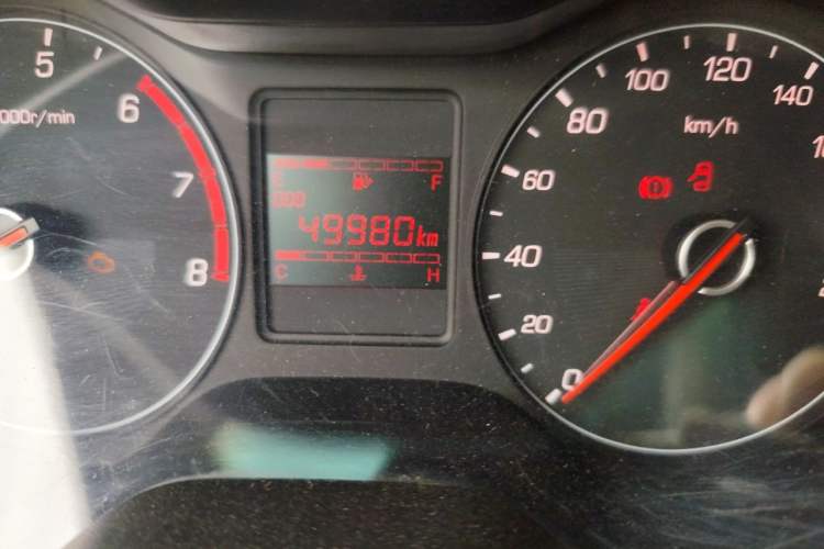 Used Baojun 310 2016 1.2L manual Comfort trim level Odometer Close Up