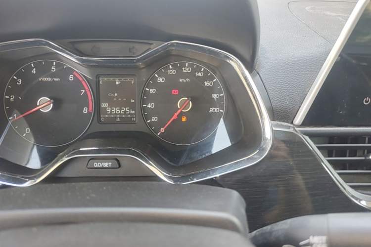 Used Baojun 310 2016 1.2L Manual Luxury Model Odometer Close Up