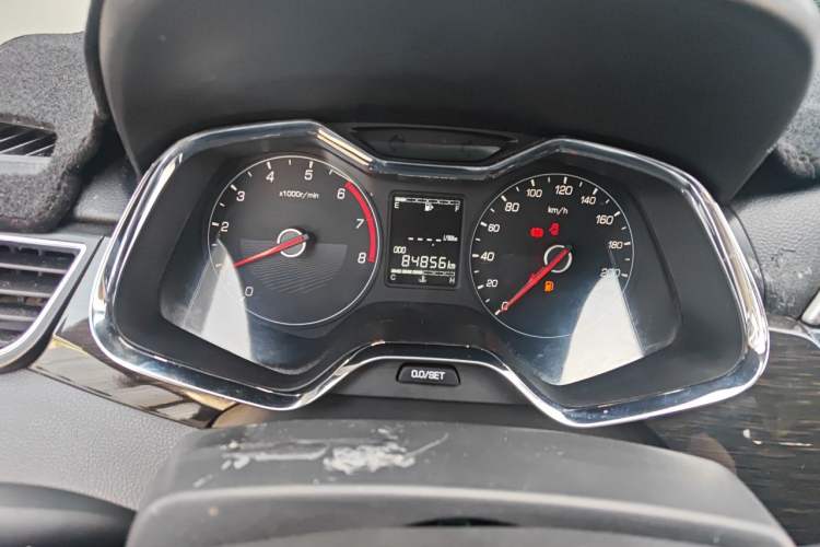 Used Baojun 310 2016 1.2L Manual Luxury Model Odometer Close Up