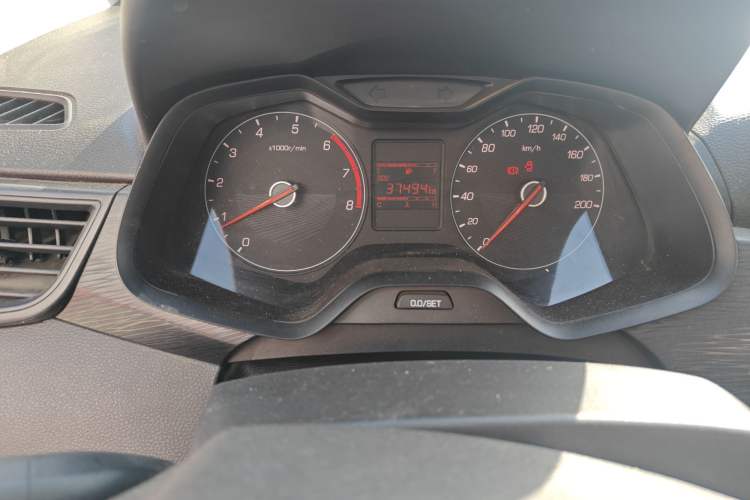 Used Baojun 310 2016 1.2L manual Comfort trim level Odometer Close Up