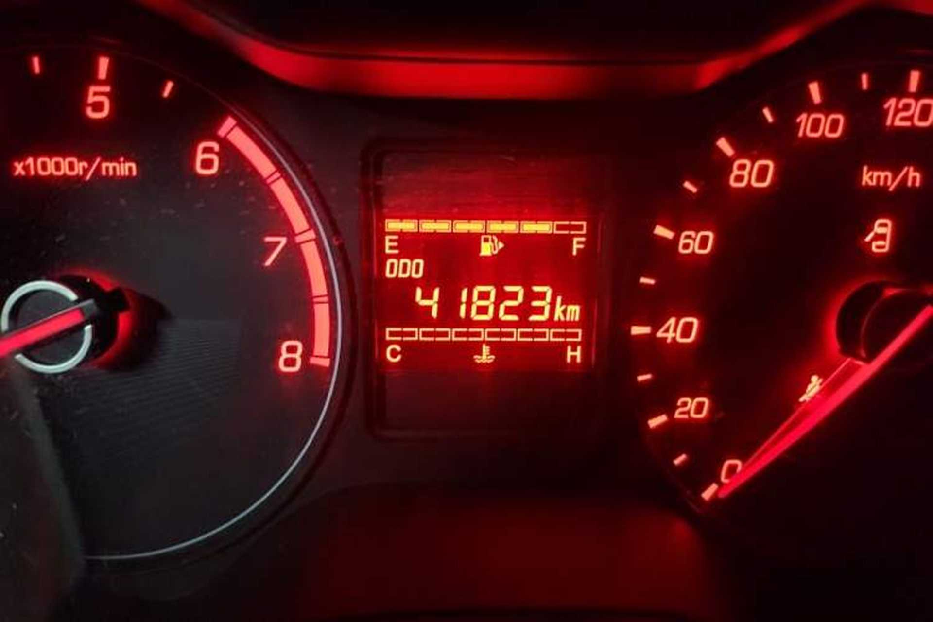 Used Baojun 310 2016 1.2L manual Comfort trim level Odometer Close Up