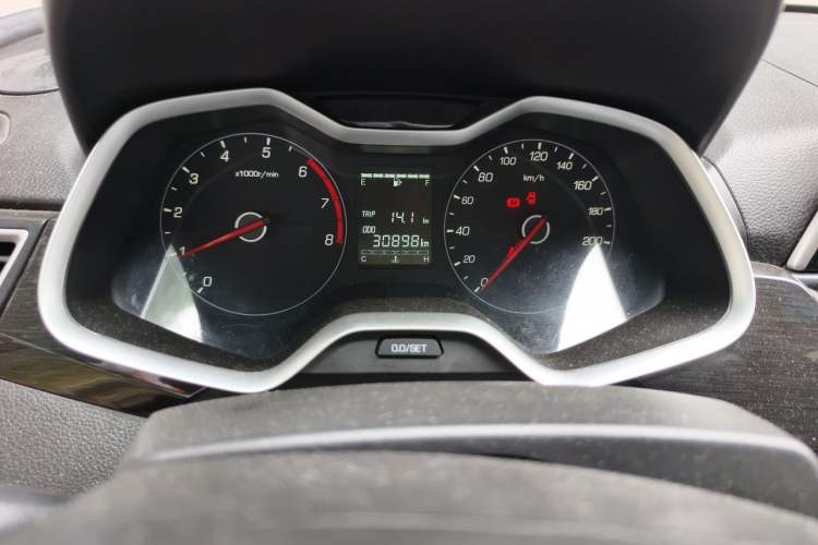Used Baojun 310 2016 1.2L Manual Fashionable Edition Odometer Close Up