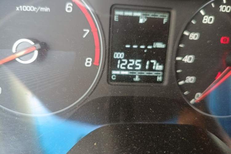 Used Baojun 310 2016 1.2L Manual Luxury Model Odometer Close Up
