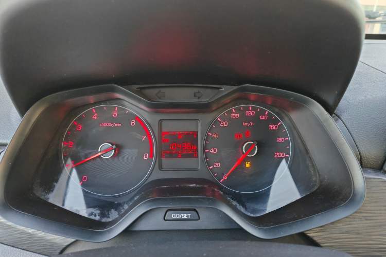 Used Baojun 310 2016 1.2L manual Comfort trim level Odometer Close Up