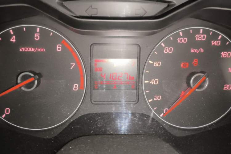 Used Baojun 310 2016 1.2L manual Comfort trim level Odometer Close Up