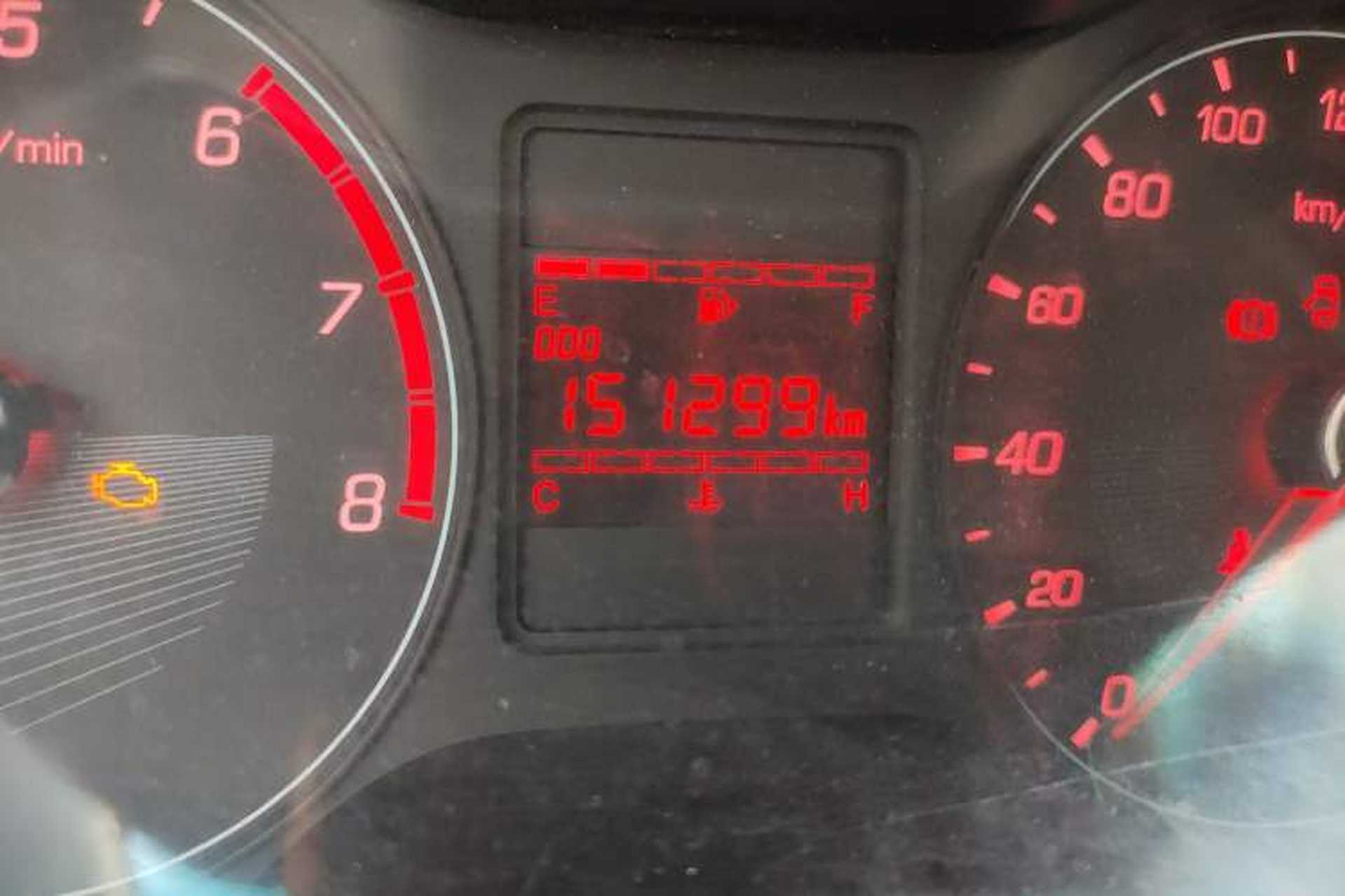 Used Baojun 310 2016 1.2L manual Comfort trim level Odometer Close Up
