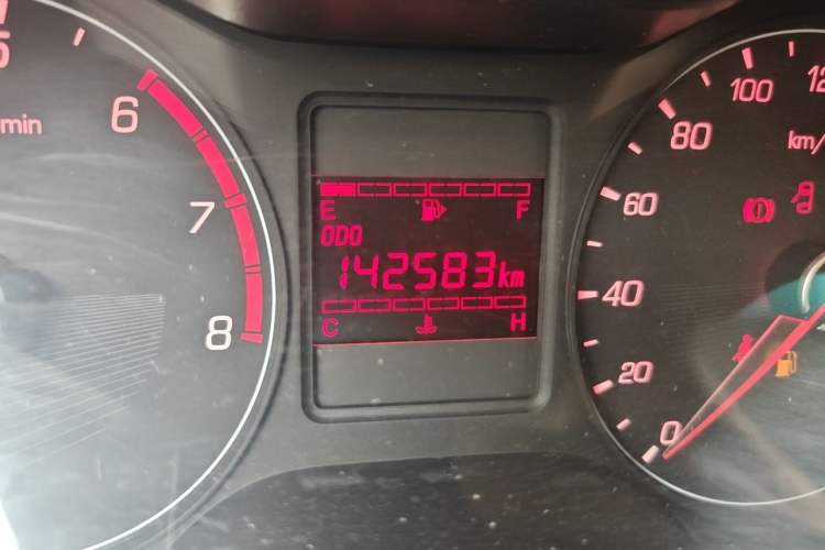 Used Baojun 310 2016 1.2L manual Comfort trim level Odometer Close Up