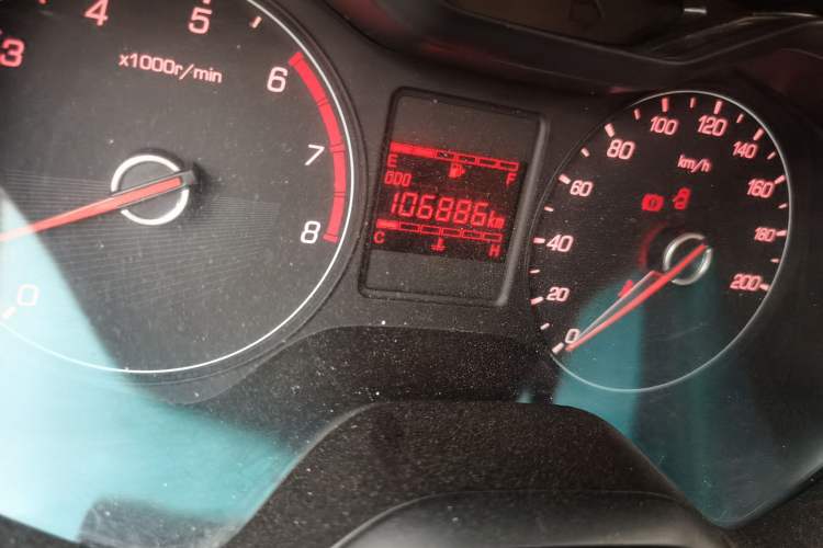 Used Baojun 310 2016 1.2L manual Comfort trim level Odometer Close Up