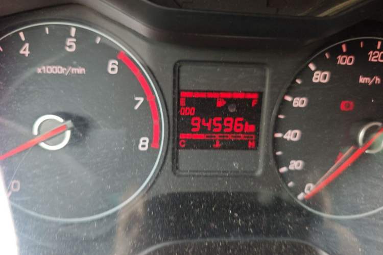 Used Baojun 310 2016 1.2L manual Comfort trim level Odometer Close Up