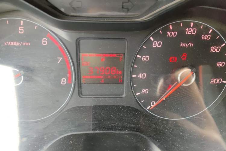 Used Baojun 310 2016 1.2L Manual Value Edition Odometer Close Up