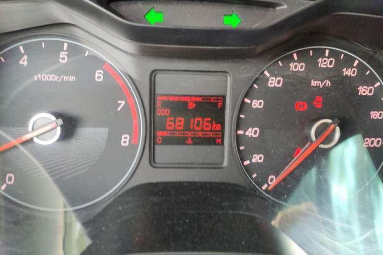 Used Baojun 310 2016 1.2L manual Comfort trim level Odometer Close Up