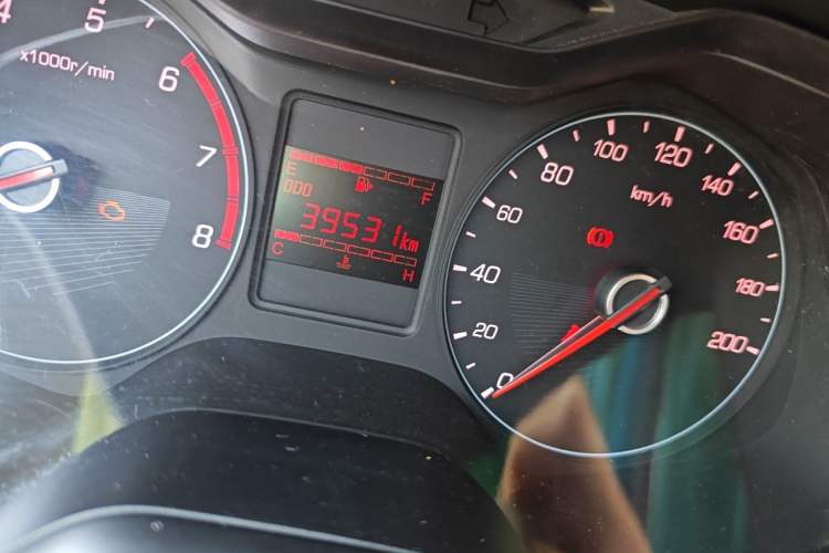 Used Baojun 310 2016 1.2L manual Comfort trim level Odometer Close Up