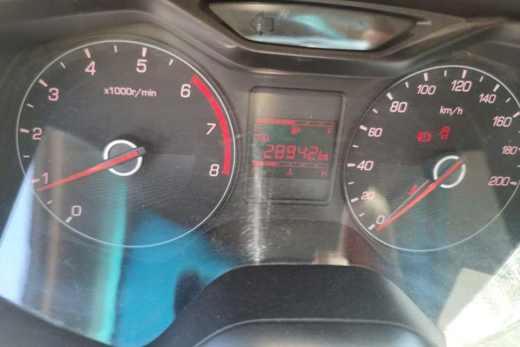 Used Baojun 310 2016 1.2L manual Comfort trim level Odometer Close Up