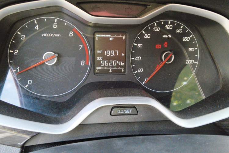 Used Baojun 310 2016 1.2L Manual Fashionable Edition Odometer Close Up