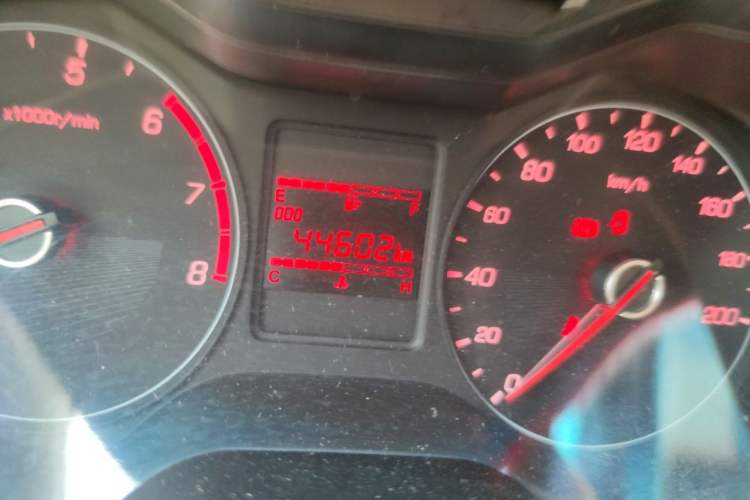 Used Baojun 310 2016 1.2L manual Comfort trim level Odometer Close Up