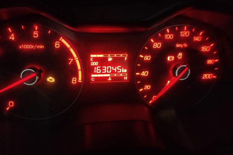 Used Baojun 310 2016 1.2L manual Comfort trim level Odometer Close Up