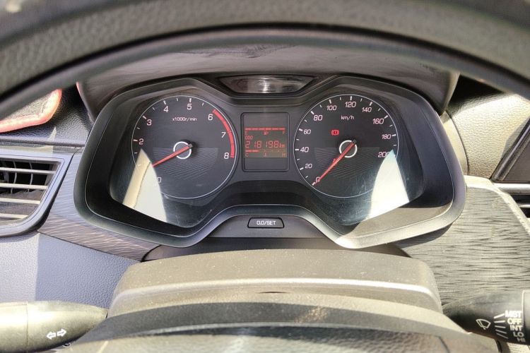 Used Baojun 310 2016 1.2L manual Comfort trim level Odometer Close Up