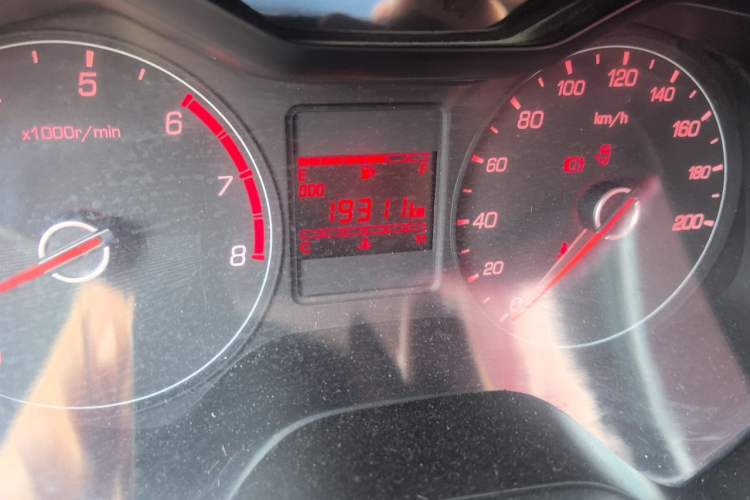 Used Baojun 310 2016 1.2L manual Comfort trim level Odometer Close Up