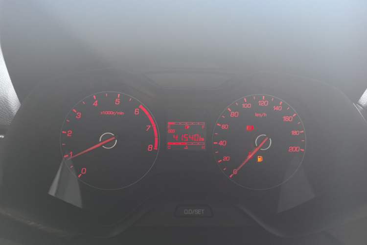 Used Baojun 310 2016 1.2L manual Comfort trim level Odometer Close Up