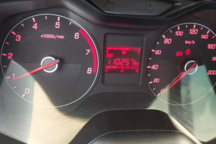 Used Baojun 310 2016 1.2L manual Comfort trim level Odometer Close Up