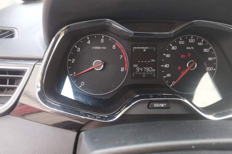 Used Baojun 310 2016 1.2L Manual Luxury Model Odometer Close Up