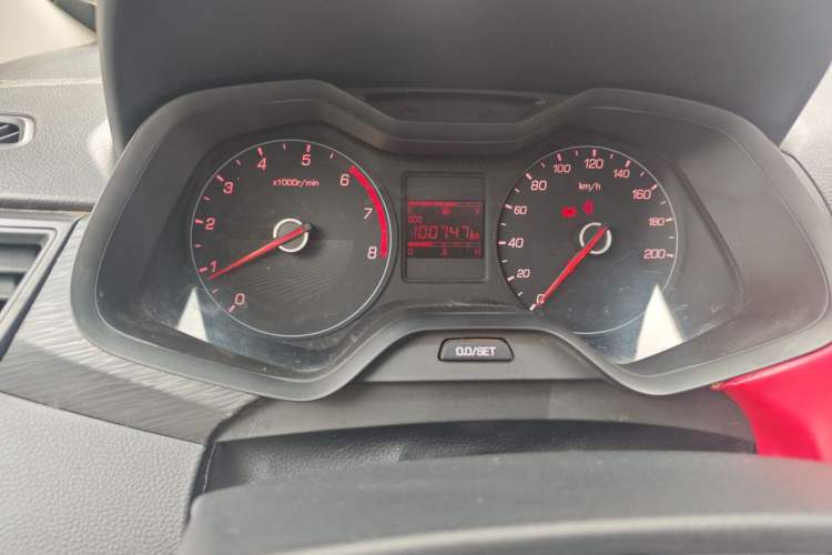 Used Baojun 310 2016 1.2L manual Comfort trim level Odometer Close Up