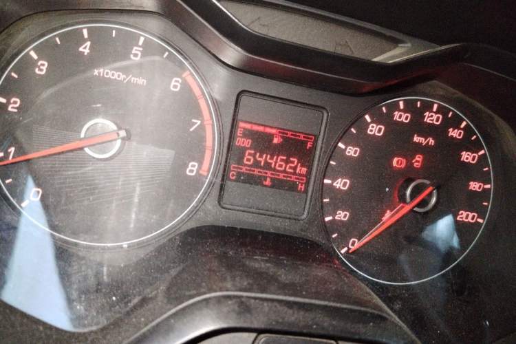Used Baojun 310 2016 1.2L manual Comfort trim level Odometer Close Up