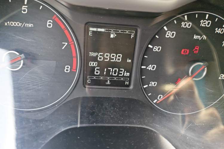 Used Baojun 310 2016 1.2L Manual Fashionable Edition Odometer Close Up