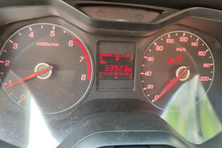 Used Baojun 310 2016 1.2L manual Comfort trim level Odometer Close Up