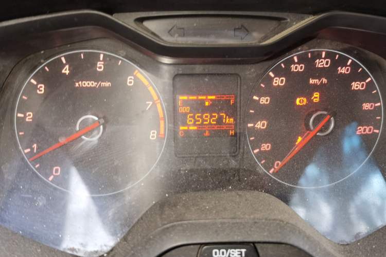Used Baojun 310 2016 1.2L manual Comfort trim level Odometer Close Up