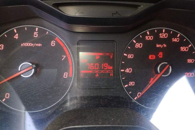 Used Baojun 310 2016 1.2L manual Comfort trim level Odometer Close Up