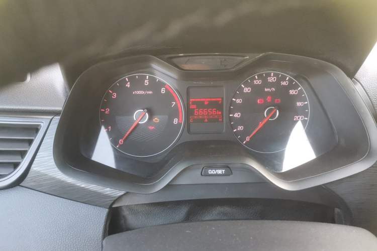 Used Baojun 310 2016 1.2L manual Comfort trim level Odometer Close Up
