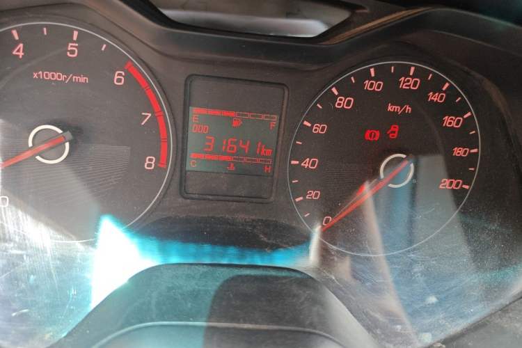 Used Baojun 310 2016 1.2L manual Comfort trim level Odometer Close Up