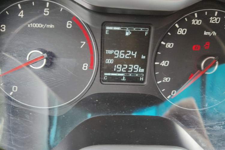 Used Baojun 310 2016 1.2L Manual Fashionable Edition Odometer Close Up