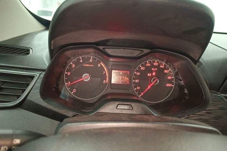 Used Baojun 310 2016 1.2L manual Comfort trim level Odometer Close Up