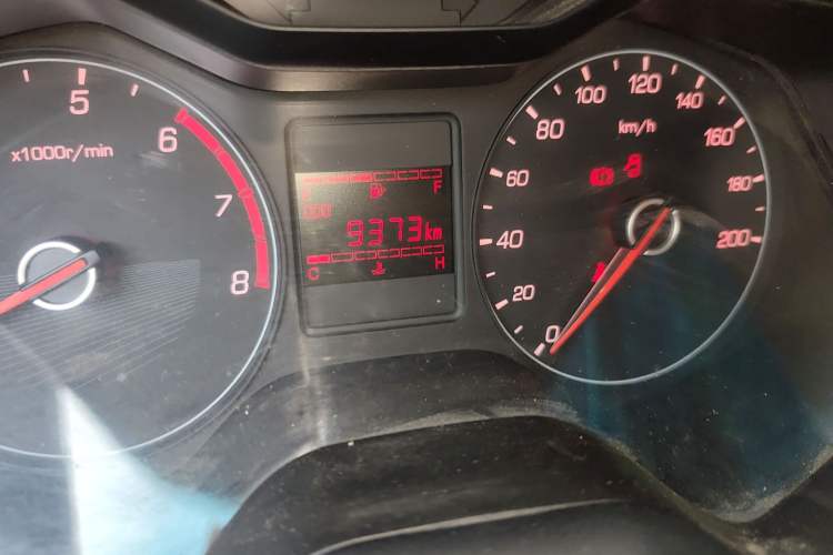 Used Baojun 310 2016 1.2L manual Comfort trim level Odometer Close Up
