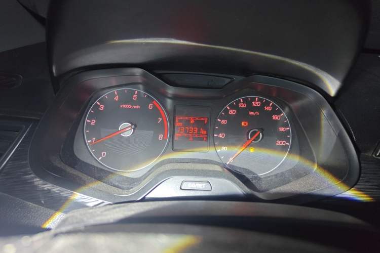 Used Baojun 310 2016 1.2L manual Comfort trim level Odometer Close Up