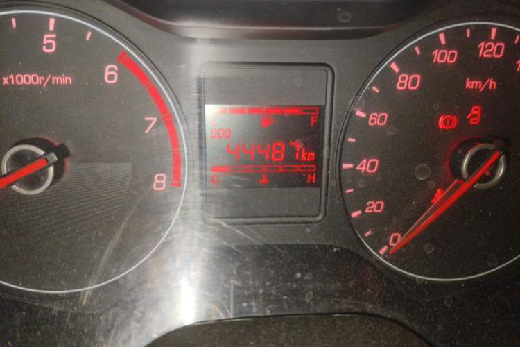 Used Baojun 310 2016 1.2L manual Comfort trim level Odometer Close Up