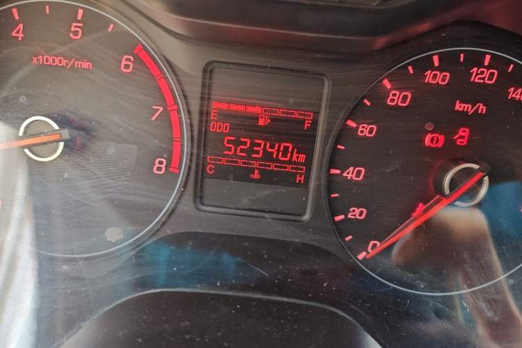 Used Baojun 310 2016 1.2L manual Comfort trim level Odometer Close Up