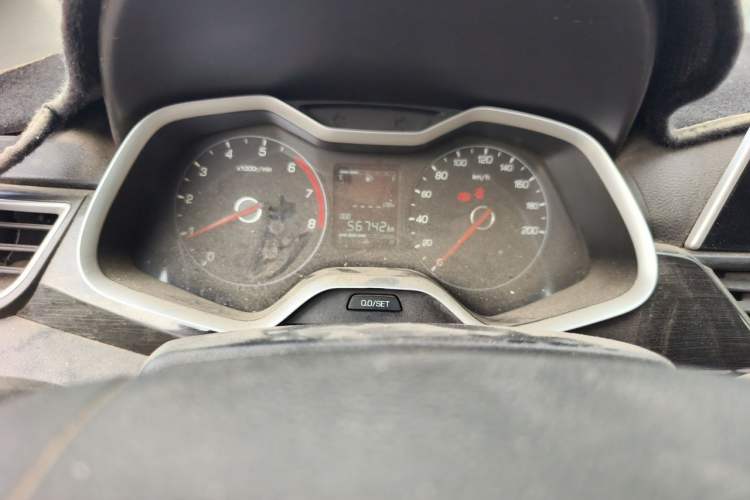 Used Baojun 310 2016 1.2L Manual Fashionable Edition Odometer Close Up