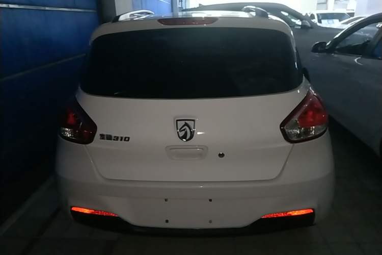 Used Baojun 310 2016 1.2L manual Comfort trim level Rear