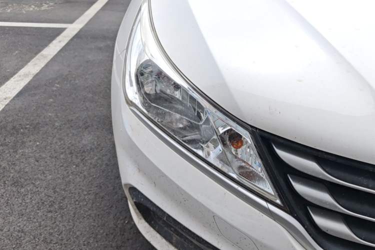 Used Baojun 310 2016 1.2L manual Comfort trim level Right Front Headlight