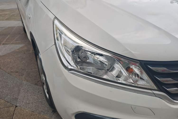 Used Baojun 310 2016 1.2L manual Comfort trim level Right Front Headlight
