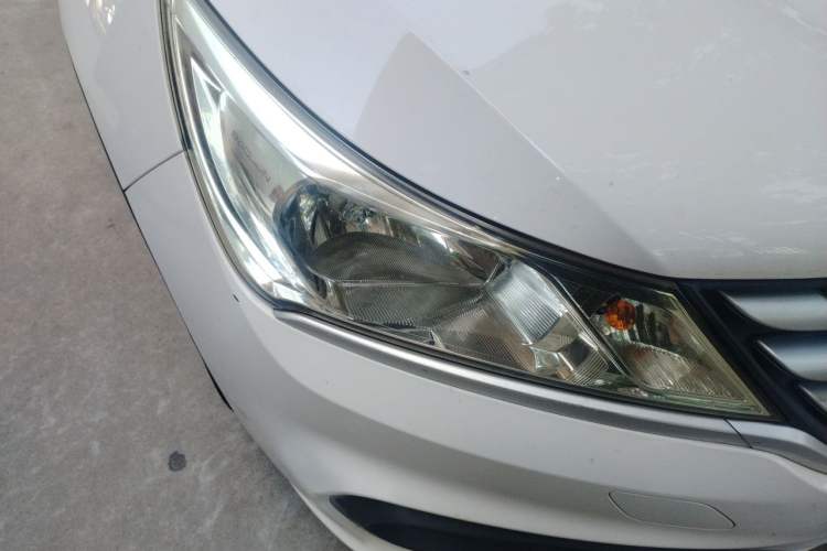 Used Baojun 310 2016 1.2L manual Comfort trim level Right Front Headlight