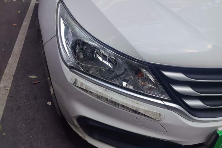 Used Baojun 310 2016 1.2L manual Comfort trim level Right Front Headlight