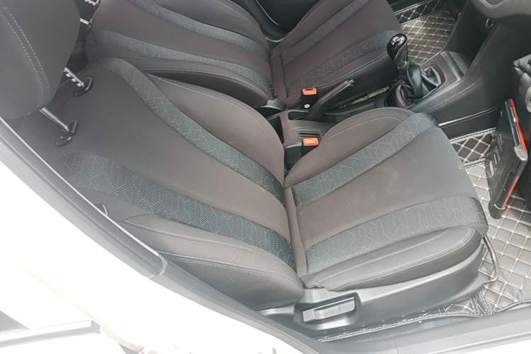 Used Baojun 310 2016 1.2L manual Comfort trim level Right Front Seat